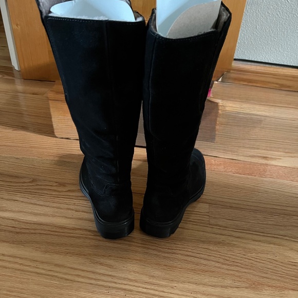 La Canadienne HELENE SHEARLING-LINED SUEDE BOOT Size 6 (36.5 EU) - Black suede - Picture 4 of 7